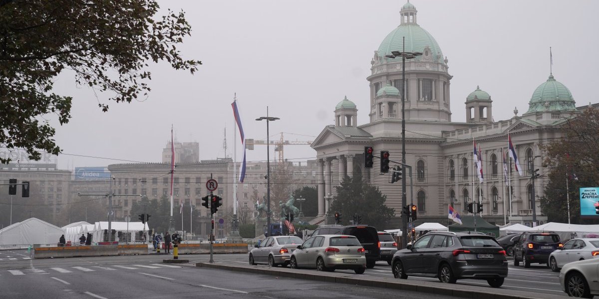 Evo šta se dešava ispred Narodne skupštine: Ovo je trenutna situacija - policija na ulici