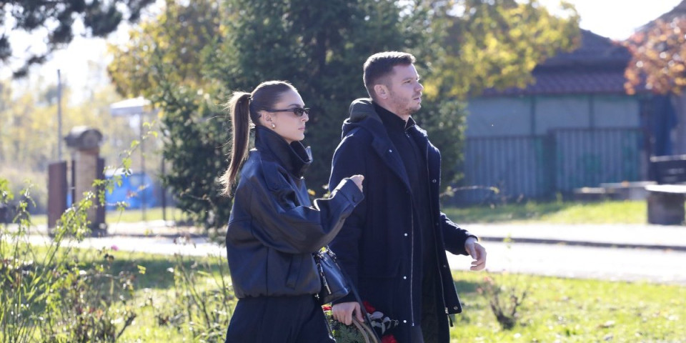 Džejla Ramović prva stigla na sahranu: Mariju Šerifović ne ostavlja samu (VIDEO)