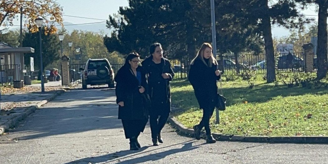 (FOTO) Sa ovom ženom je Rajko dobio sina Danijela: Verica Šerifović uz nju na sahrani