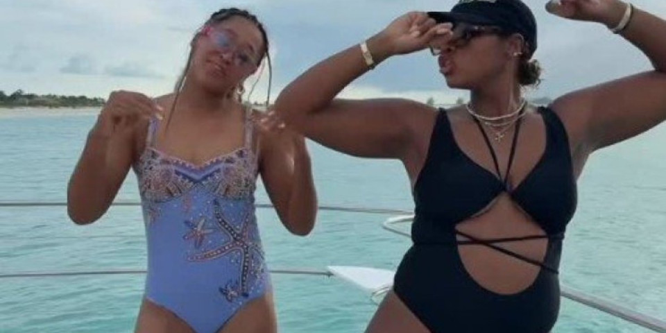 Ju, ju, juuu! Gore mreže - Teniserke se skinule, pa priredile seksi ples na jahti (VIDEO)