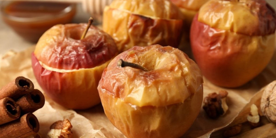 Pečene jabuke koje vraćaju u detinjstvo: Recept koji miriše na novogodišnje praznike