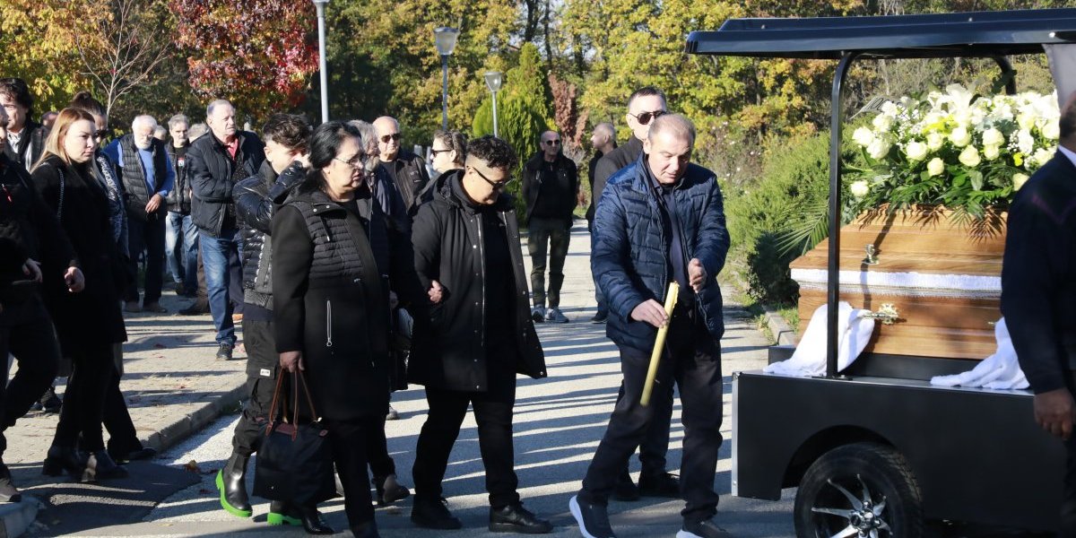 "Nedostajalo mi je više zagrljaja": Poslednje pismo pokojnom ocu - Reči Marije Šerifović pročitao sveštenik