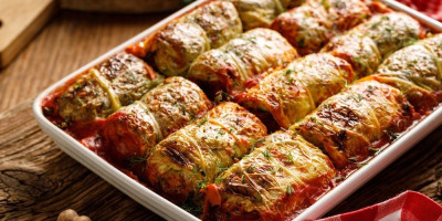 Sarma je jedan od obaveznih obroka za slavu, a zapečena sa suvim mesom oduševiće goste.