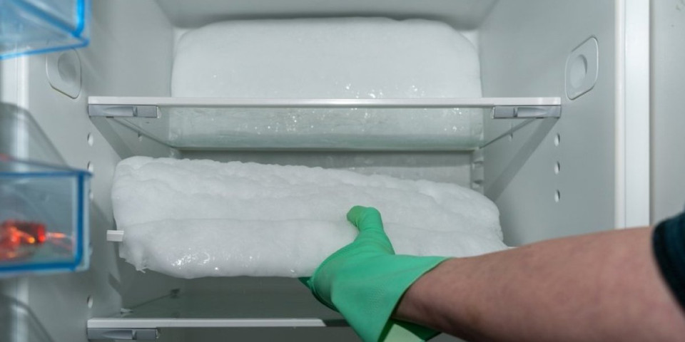 Imate sante leda u frižideru? Jedna namirnica rešava stvar - otopiće se za tren