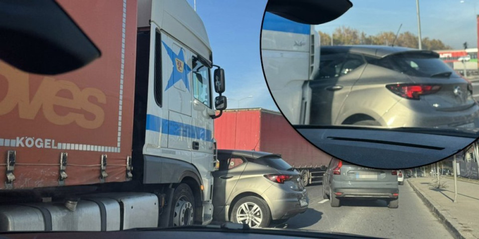 Teška nesreća u Zemunu! Kamion se zakucao u automobil (FOTO)