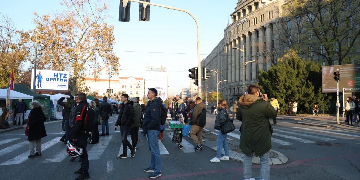 Palo priznanje na tajkunskom mediju: Opozicija, plenumaši i zboraši u totalnom ratu - narod ih ne zanima, samo fotelje (FOTO)