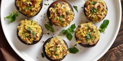 Slavske korpice filuju se dimljenom piletinom, krompirom, jajetom i sirom, vrlo su zgodne kao predjelo i zalogajčići na proslavama.