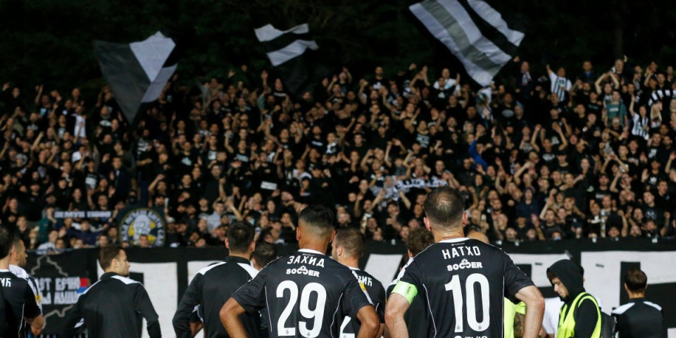 Karma za Blagojevića... Ko je ovaj? Navijači Partizana besni nakon bruke u Humskoj