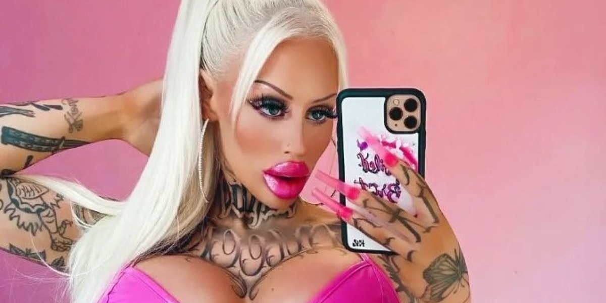 Živa Barbika ne prestaje da šokira: Operacije platila 120.000 evra - grudi veće od njene glave (FOTO)