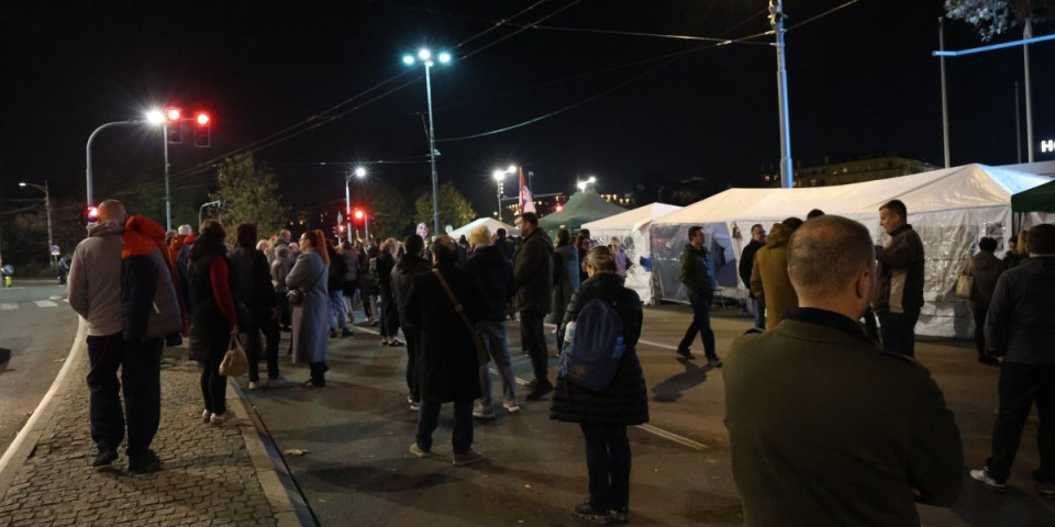 Rat u blokaderskim redovima: Opozicija se infiltrirala u pokret, hitno poslat mejl svim fakultetima (FOTO)