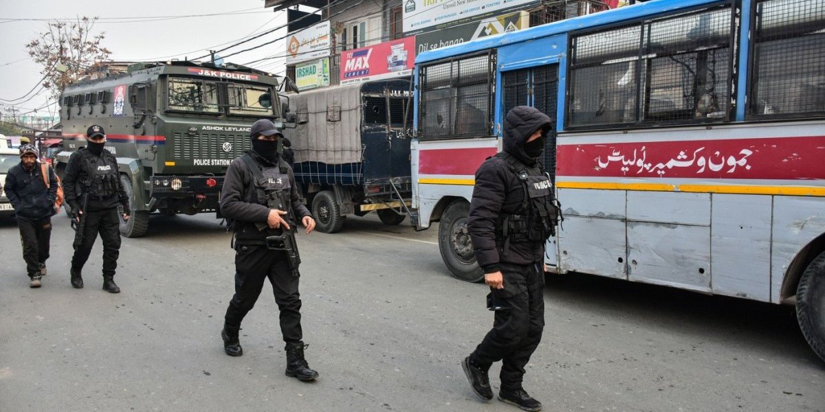 "Delovi tela leteli 200 metara": Jeziva eksplozija u policijskoj stanici - 9 mrtvih, više od 20 ranjenih (FOTO/VIDEO)