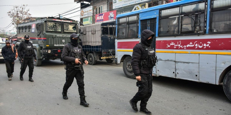 "Delovi tela leteli 200 metara": Jeziva eksplozija u policijskoj stanici - 9 mrtvih, više od 20 ranjenih (FOTO/VIDEO)
