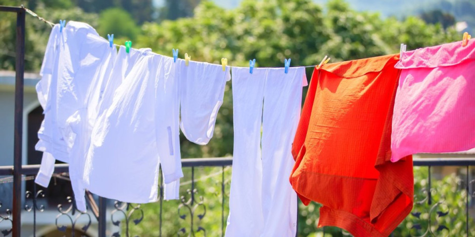 Zašto se veš ne širi u zoru? Ovaj običaj sa juga Srbije čuva dom od zla