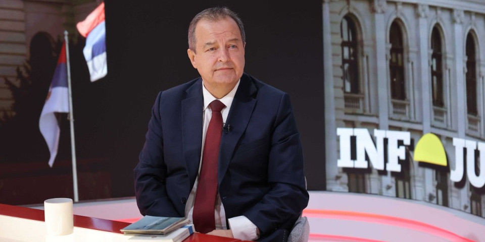 Ivica Dačić uputio Božićnu čestitku: Čestitao Katolički Božić svim vernicima