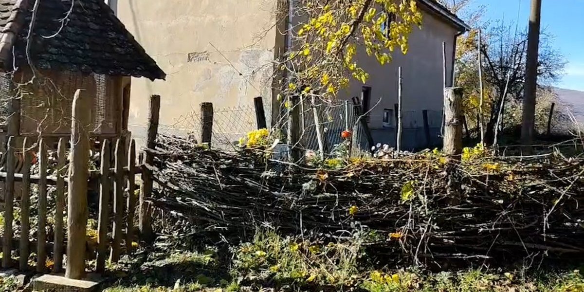 Kuća porodice koja je napadnuta