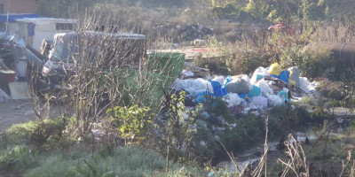 Rano jutros došlo je do požara na Lazarevačkom drumu u beogradskom naselju Čukarica, a iz jedne od baraka koje su gorele izvučeno je telo mladića.