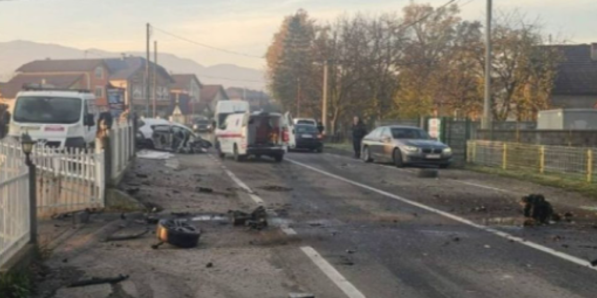 Teška nesreća na magistralnom putu: Kolima se zakucao u drvo, poginuo vozač