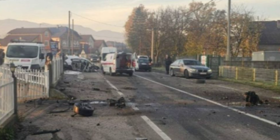 Teška nesreća na magistralnom putu: Kolima se zakucao u drvo, poginuo vozač