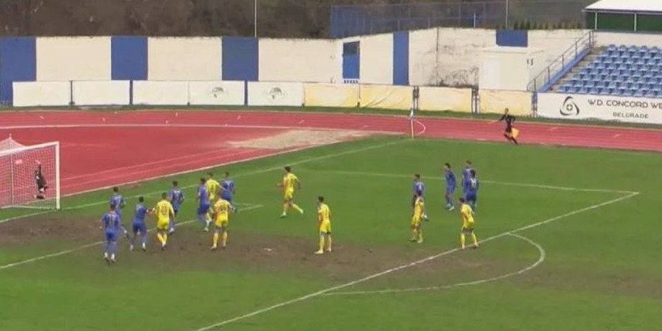Ovako nešto nije viđeno u srpskom fudbalu! Nesvakidašnja situacija na utakmici u Priboju (VIDEO)