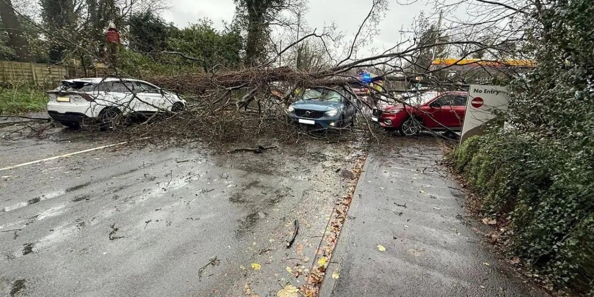 (FOTO/VIDEO) Hitno! Britanija u stanju pripravnosti - Proglašena vandredna situacija: Službe izdale upozorenje