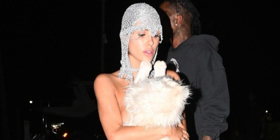 Razgolitila se Bjanka Sensori: Tračica preko intimnog područja, sevaju grudi i zadnjica - šok fotke obišle svet (FOTO)