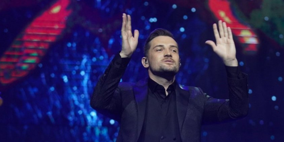 Mirza Selimović progovorio o venčanju: Poznati se sjatili na pevačev koncert (FOTO)