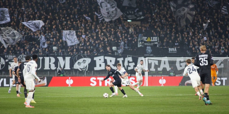 (VIDEO) Hit! Grmi "Ej, otkad sam se rodio" u Ligi Evrope: Zvezdin rival luduje uz Sinana Sakića i Južni Vetar