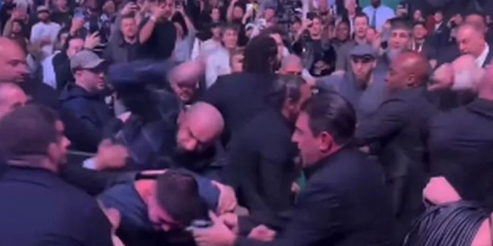 Skandal na UFC u Njujorku - Žestoka makljaža, ne zna se ko koga bije: Dilona Danisa izveli sa lisicama (VIDEO)