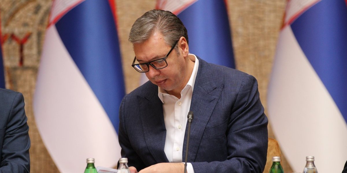 Priznanje sa antisrpske "Nove": Profesor Vukčević otvoreno pohvalio Vučića zbog plana za NIS (VIDEO)