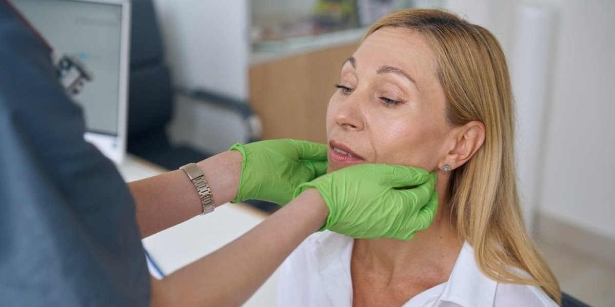 2 znaka na licu ukazuju na kamen u pljuvačnoj žlezdi: Ako ih primetite odmah se javite lekaru