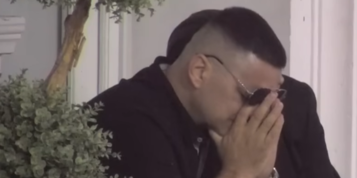 Bebica se guši u suzama: Rasuo se na komade zbog Teodorine afere (VIDEO)