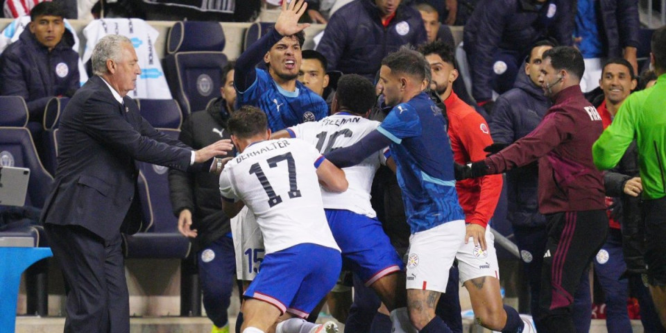 Sevale pesnice, krvnički udarci... Ceo svet priča o makljaži fudbalera Amerike i Paragvaja