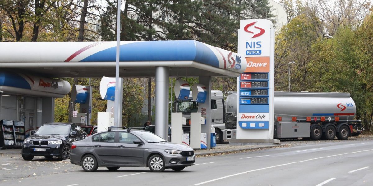 Dobre vesti za NIS: Radnicima isplaćena zarada unapred