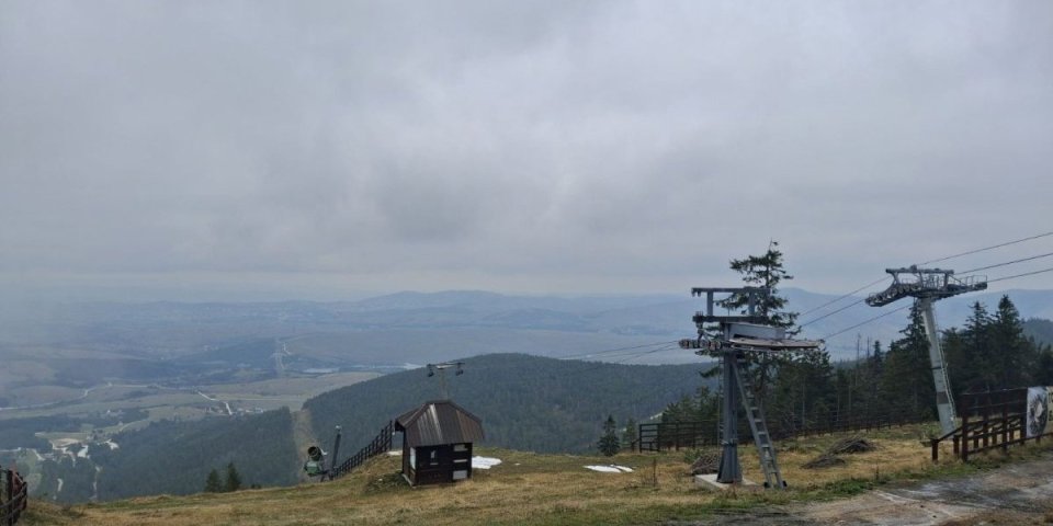 Vetar nosi sve pred sobom: Najgore je na čistini (VIDEO)