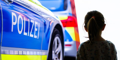 Devojčica (12) koja ima srpsko državljanstvo i koja je ranjena u Nemačkoj kada je policajac pucao u nju u teškom je, ali stabilnom stanju.