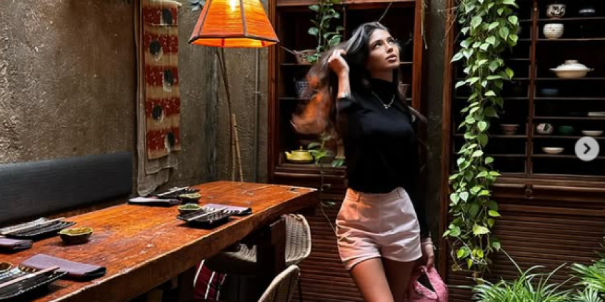 Otac je pljuje, ona samo troši: Đina Džinović se kupa u luksuzu, pokazala i jelovnik