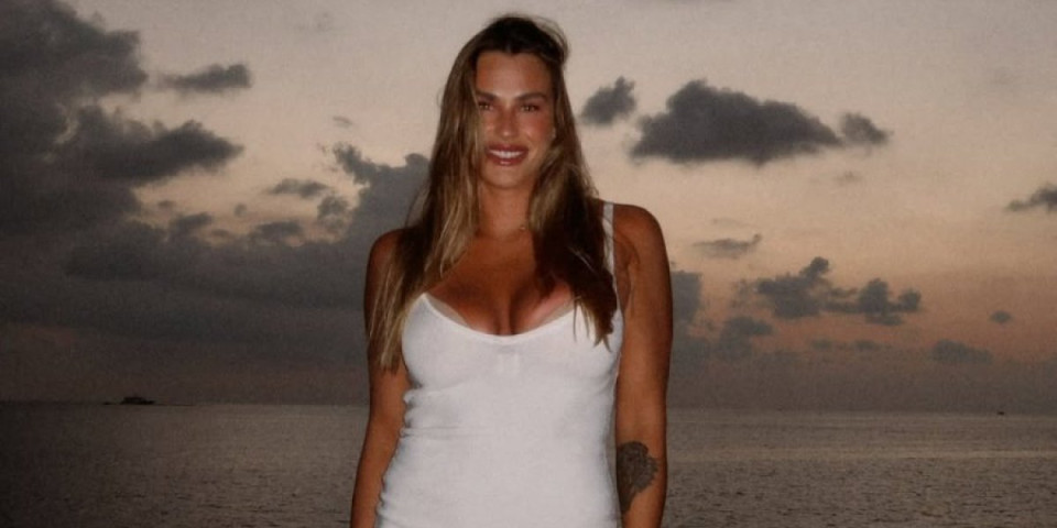 Sabalenka izbacila grudi... Vrelim snimkom raspametila fanove (VIDEO)