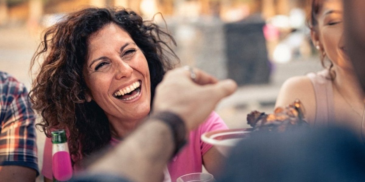 Iznenada prasnete u smeh, a ne znate zašto: Ovo su uzroci i nisu nimalo naivni