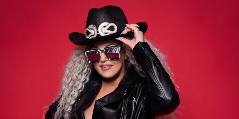 Pevačicu "dečko prevario sa Minom Vrbaški" - Saga se nastavlja u spotu "Ljubavnici"