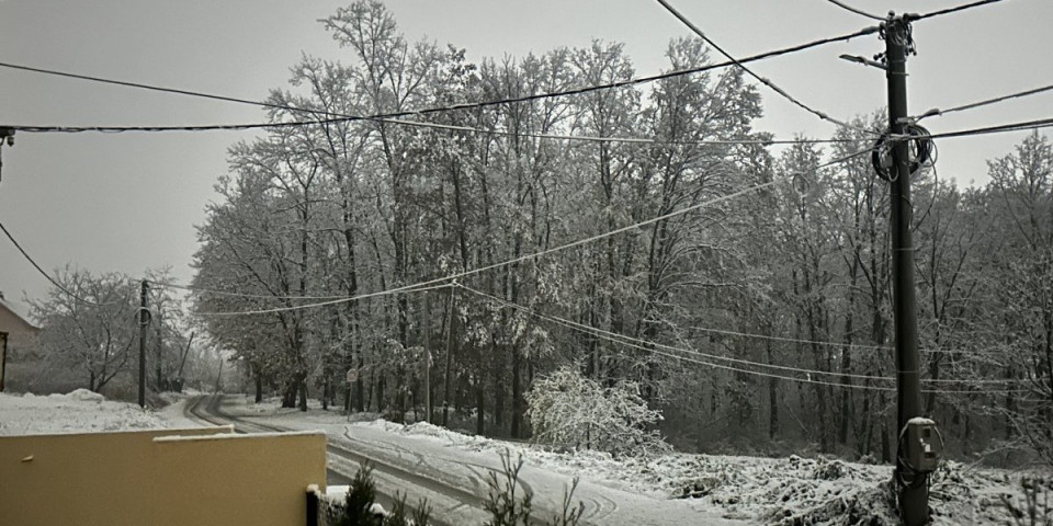 Nevreme napravilo haos: Porodica hitno evakuisana iz kuće bez struje u Loznici