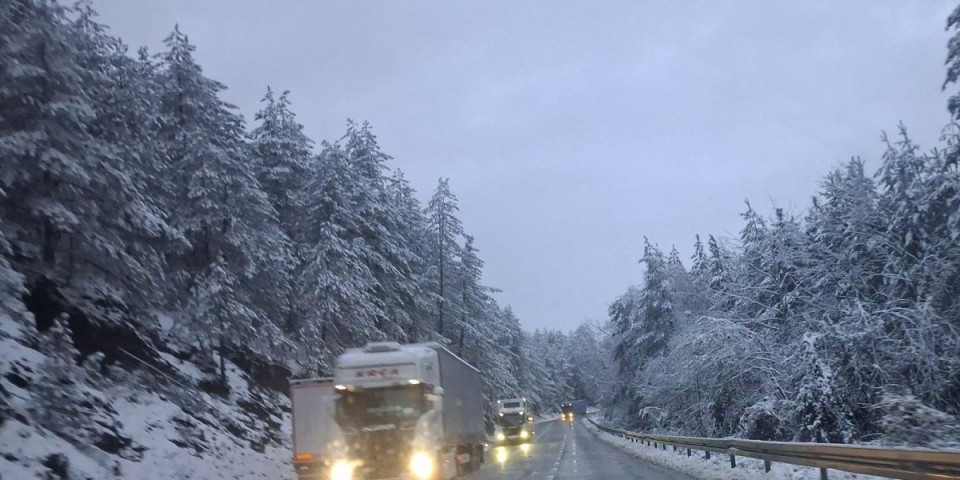Sneg zavejao ovaj deo Srbije: Meteorolozi najavljuju nove padavine (VIDEO)