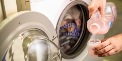 Mnogi svakodnevno peru veš, ali sitne navike pri pranju mogu ozbiljno da naštete tkaninama.