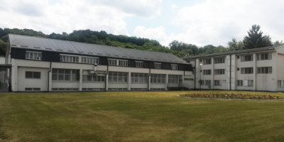 Uprava KPZ za maloletnike u Valjevu udaljila je sa rada i pokrenula disciplinski postupak protiv načelnika Službe za obezbeđenje zbog sumnje da je počinio težu povredu radne dužnosti, a u vezi sa bekstvom jednog osuđenika pre dva dana ispred Osnovnog suda u Lazarevcu.