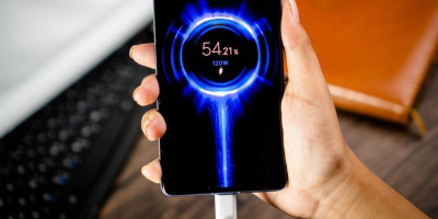 Polugodišnje testiranje telefona otkrilo je kako brzo punjenje minimalno utiče na trajnost baterije.