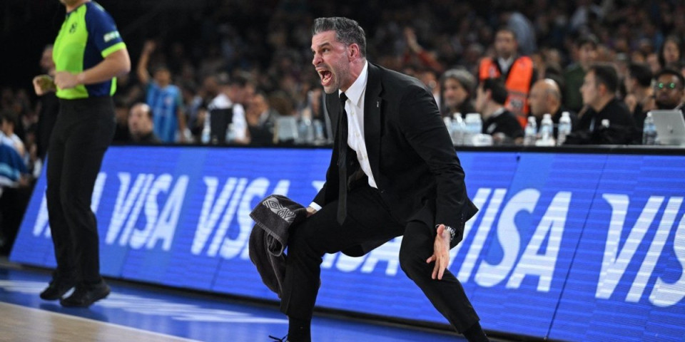 Alimpijević urlao i bacao sve oko sebe: Selektor Srbije potpuno izgubio kontrolu na meču Evrokupa (FOTO/VIDEO)