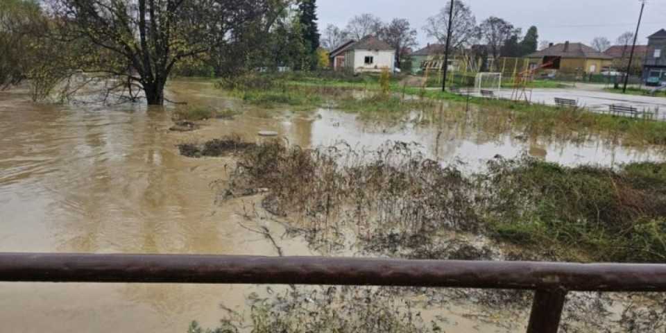 Podivljale reke na jugu Srbije: Evakuisano devet osoba iz sela kod Vranja