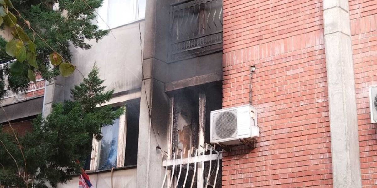 Gori zgrada u Lazarevcu