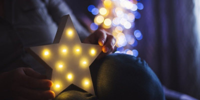 Decembar 2025. donosi veoma različite astrološke utiske za Blizance, Ribe i Škorpije.