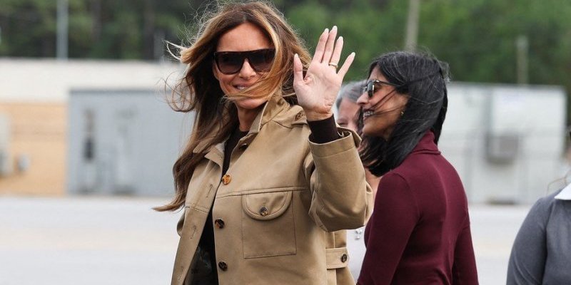 Melanija Tramp oduševila izgledom: Njene čizme i jakna zvezde su stajlinga, a nose ih i Srpkinje (FOTO)