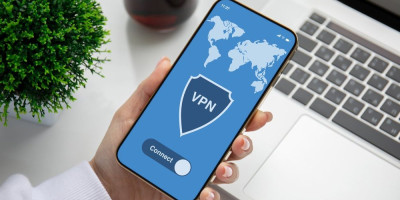 VPN vam omogućava da zaštitite svoj identitet na internetu, sakrijete svoju pravu lokaciju i uživate u dodatnim funkcijama koje čine vaše onlajn iskustvo sigurnijim.